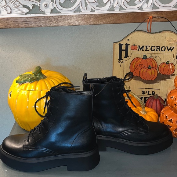 Steve Madden Women's Jazmin Black Combat Platform Ankle Boot sz 9 NWOB - Picture 8 of 15